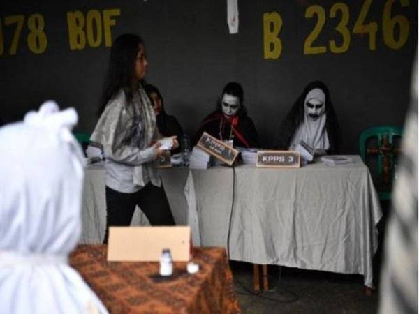 Kostum adiwira, hantu ragam Pemilu 2019. - Kompas