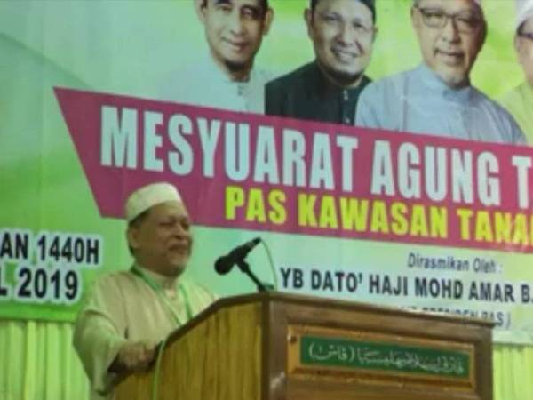 Mohd Amar ketika berucap pada Mesyuarat Agong Pas Tahunan Kawasan Tanah Merah, kali ke-58 malam tadi.