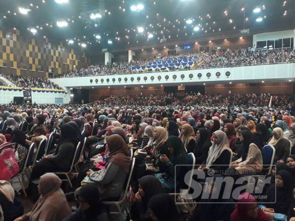 Lebih 3,000 pelajar UUM dan pelajar sekitar mendengar ceramah yang disampaikan oleh Dr Zakir kira-kira selama tiga jam.