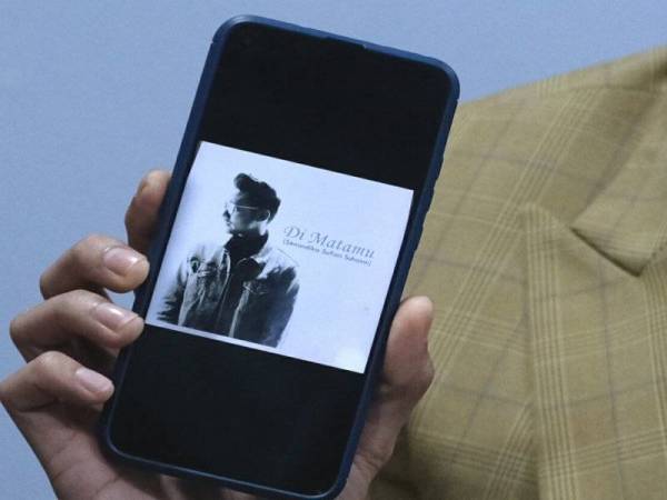 Draf buku puisi berjudul Senandika Sufian Suhaimi.