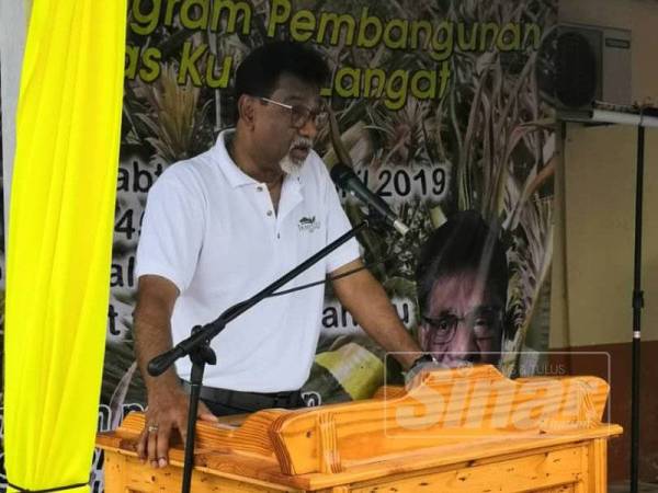 Dr Xavier ketika menyampaikan ucapan perasmian pada Program Pembangunan Hub Nanas Kuala Langat di Balai MPKK, Batu 10 Kebun Baharu, Telok Panglima Garang, pagi tadi.