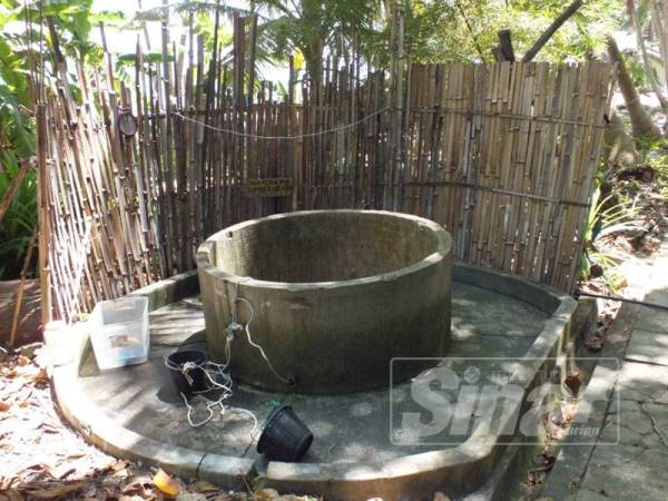 Telaga yang terdapat di Pulau Bidan. 