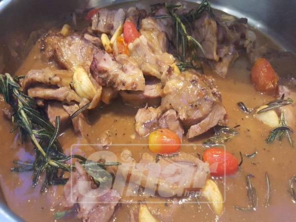 Kambing disalut lada hitam penambah selera