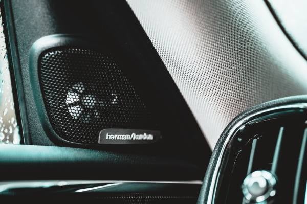 
Kedua-dua model menampilkan teknologi termaju seperti sambungan internet 4G.