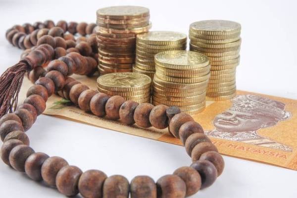 Jika kita 'mengejar' akhirat, maka, dengan sendirinya urusan dunia akan datang tanpa ada kurangnya. -GAMBAR HIASAN.