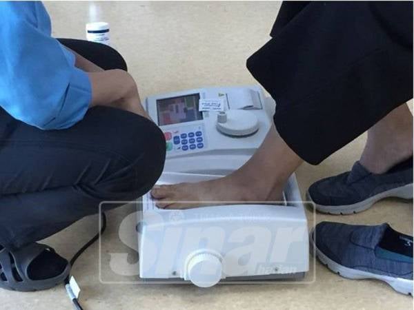 Pengukuran ketumpatan tulang menggunakan alatradas QUS.