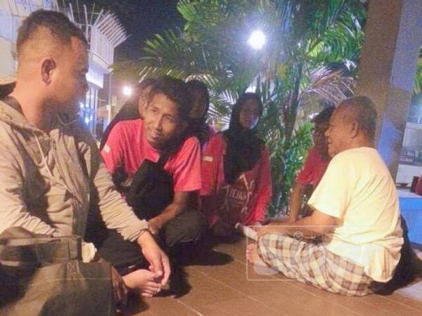 Salah seorang gelandangan yang didekati oleh penuntut UiTM.