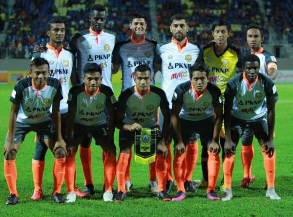 Barisan kesebelasan PKNP FC yang akan bertemu Perak malam esok.