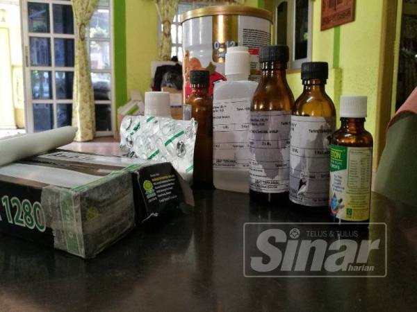 Kesemua jenis ubat yang perlu dimakan oleh Muhammad Rezfan.