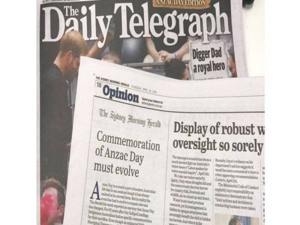 Akhbar tabloid The Daily Telegraph secara tidak sengaja mencetak halaman akhbar The Sydney Morning Herald dalam keluarannya. - Foto The Guardian