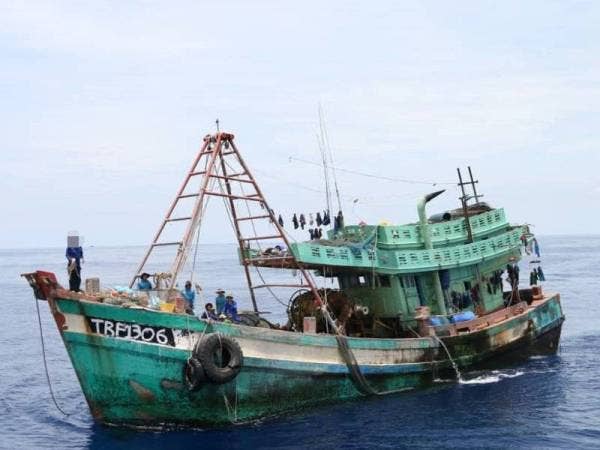 Salah sebuah bot yang disyaki bot klon milik nelayan Vietnam yang ditahan.