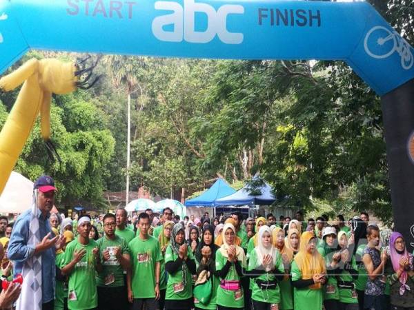 Bacaan doa sebelum Fun Run Sungai Pandan Waterfall 2019, baru-baru ini.