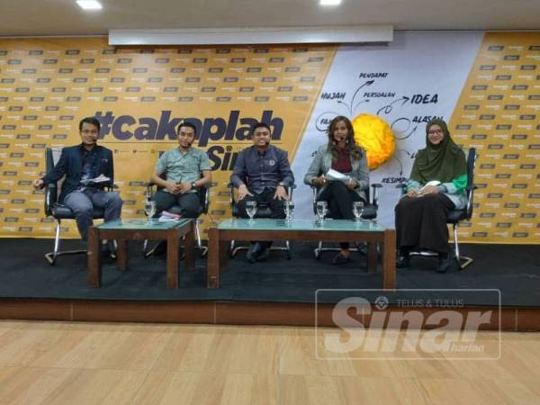 Panelis dan moderator pada program #cakaplah.