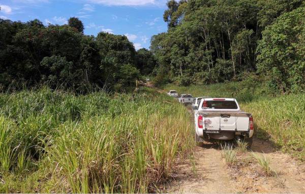 SEBAHAGIAN laluan sukar yang perlu dilalui kenceraan pacuan empat roda.