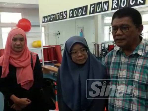 Ibu bapa Elia Nurul Syahida turut hadir melihat perkembangan positifnya selama dua bulan mendapatkan latihan di pusat itu.