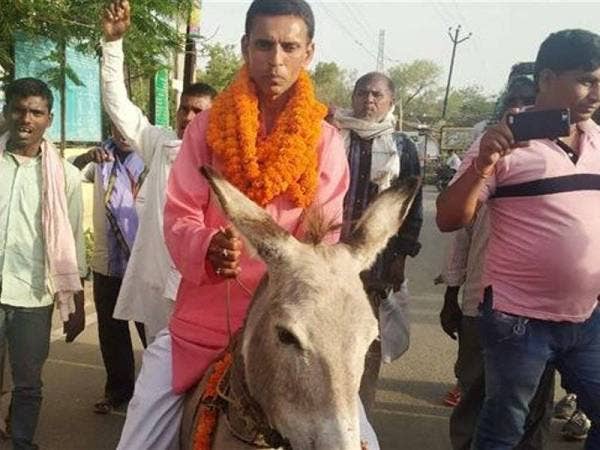 Sharma mendakwa ia adalah tindakan simbolik untuk menggambarkan penderitaan rakyat. 