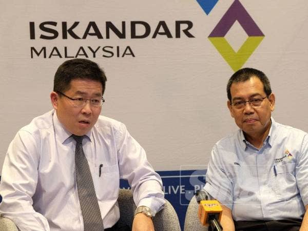 Chen Choon (kiri) dan Ismail pada sidang media Majlis Penyampaian Anugerah Green Accord Initiative Award (GAIA) 2018/2019 hari ini.