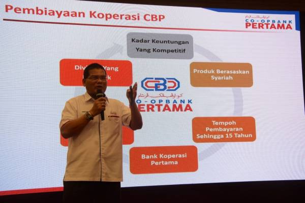 Mohd Nor ketika memberi taklimat mengenai Skim Pembiayaan Sektor Koperasi-Membangun Bersama CBP (Skim PSK).
