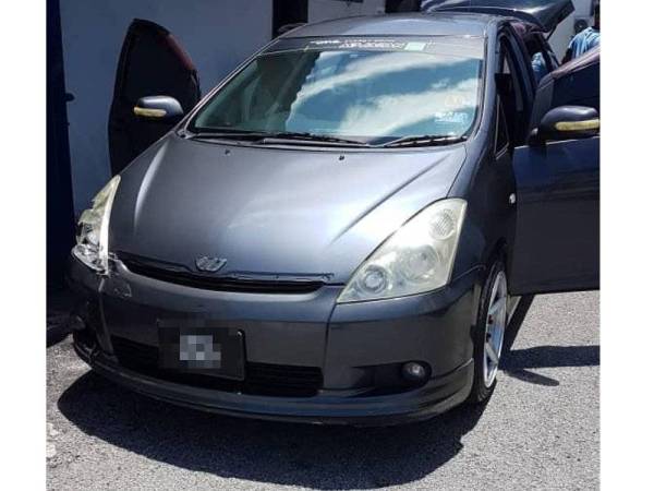 Kereta dipercayai kenderaan klon turut dirampas polis.