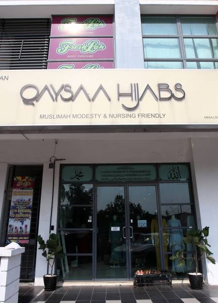 
Butik Qaysaa Hijabs yang terletak di Shah Alam, Selangor mula beroperasi pada tahun 2013.