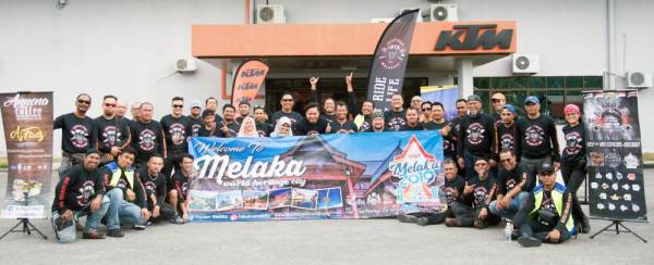 
Ketika lawatan ke kilang KTM di Kedah.