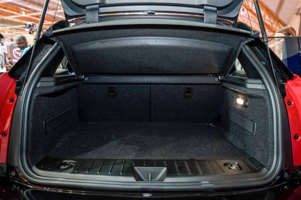 Ruang simpanan belakang juga cukup luas.