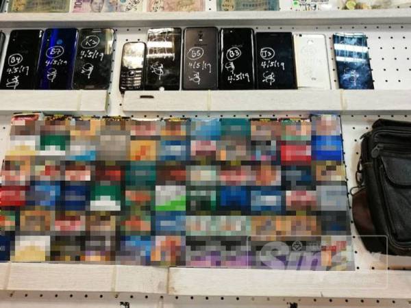 Antara barang yang dirampas susulan tertangkapnya enam ahli geng 'KTM Duke' dalam serbuan berasingan di sekitar Selangor, kelmarin.