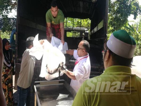 Tiga beranak maut dilanggar kereta bawa daun ketum