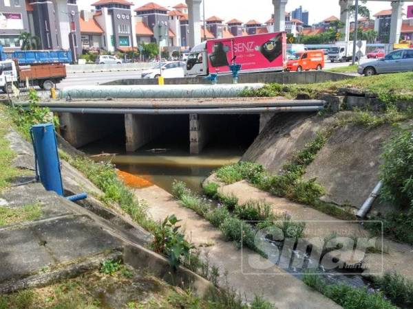 Sistem saliran baharu akan dibina di sini selepas ini bagi menyalurkan air secara terus ke lombong di belakang kawasan IOI Mall.