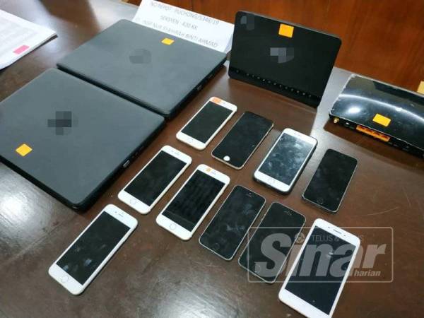 Antara barang yang dirampas polis dalam serbuan itu.