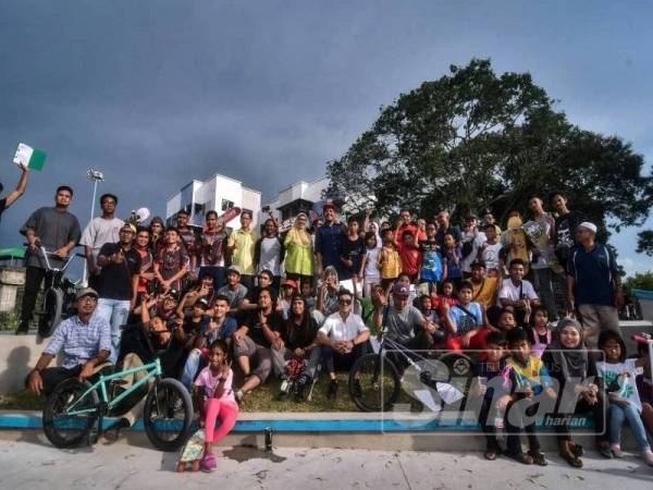 Golongan belia yang sering meluangkan masa bermain skateboard di sekitar Seberang Jaya dan Taman Permainan di Tuna, Seberang Jaya.