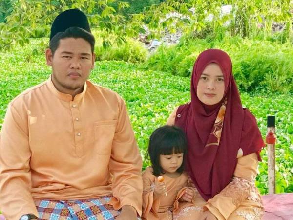 Mohamad Hamdani bersama isteri dan anak tercinta.