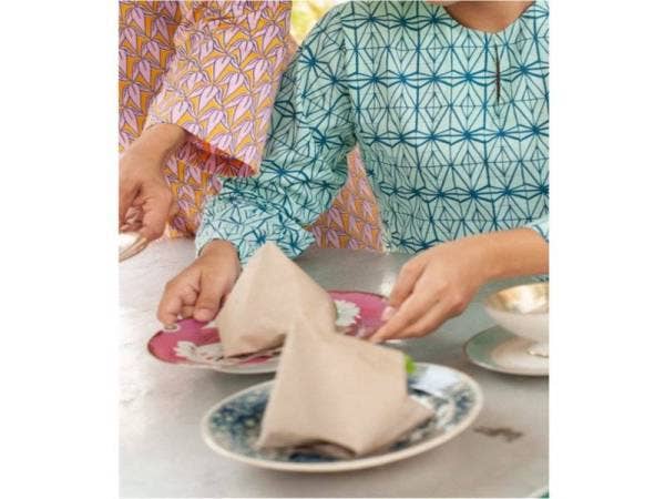 Cetakan yang diinspirasikan daripada bunga buluh dan kisi kopitam.