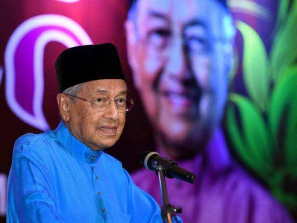 Dr Mahathir menyampaikan ucapan pada Majlis Iftar Bersama Perdana Menteri hari ini. -Foto Bernama