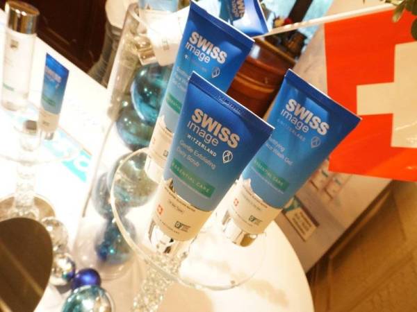 Produk pembersih wajah Swiss Image Switzerland