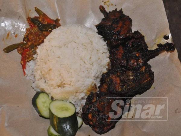 Nasi ayam masal kicap bersambal Gerai Tiga Budak Gemok