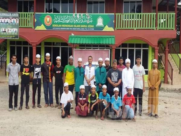 Sekolah berkenaan yang mula beroperasi pada tahun 2013 mempunyai 60 pelajar berusia 13 hingga 18 tahun