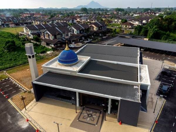 Masjid Al-Ghazali yang terletak di Jalan Depo, Petra Jaya siap dibina. - Foto Bernama
