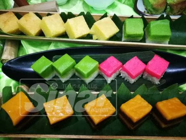 Aneka kuih yang menyelerakan