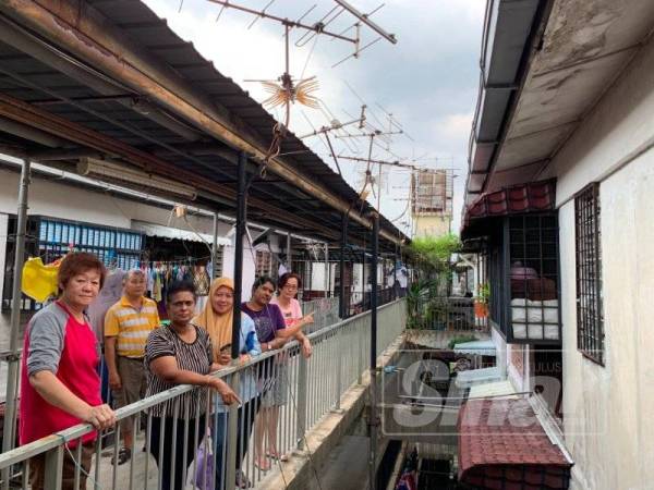 Penduduk terus dilanda kebimbangan dengan keadaan tangki air yang semakin teruk.