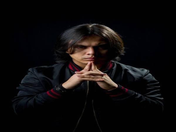 Sir Uzair menggunakan teknik interaktif semasa mengajar subjek Matematik 