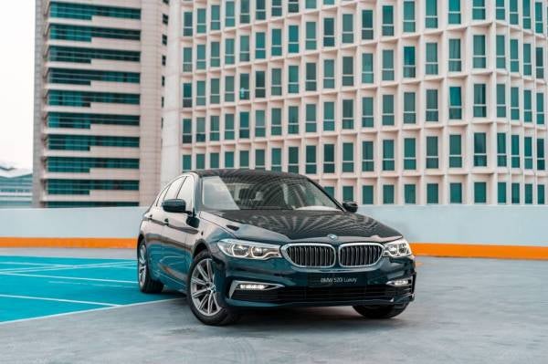 BMW 520i Luxury menampilkan rekaan 'kidney grille' yang sinonim dengan BMW.