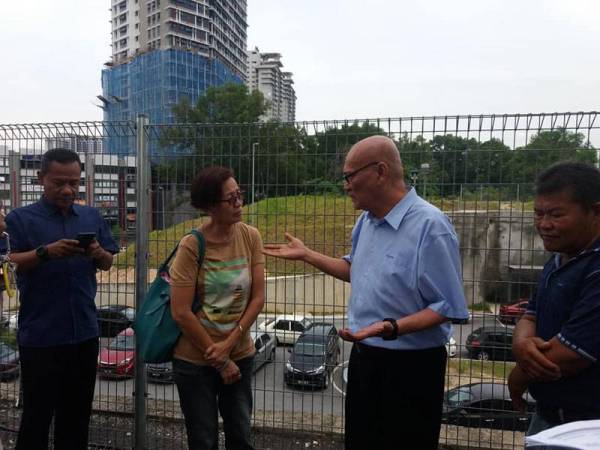 Nor Hisham memaklumkan penduduk bahawa kerja-kerja membaik pulih tangki air adaalh di luar bidang kuasa DBKL. -FOTO FACEBOOK DBKL