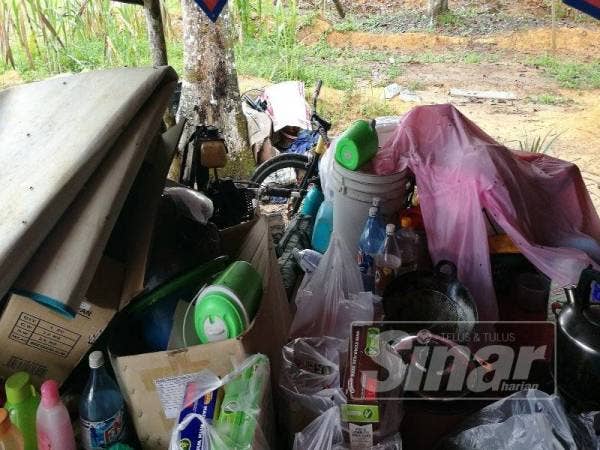 Keadaan barang yang disusun dalam bangsal. 