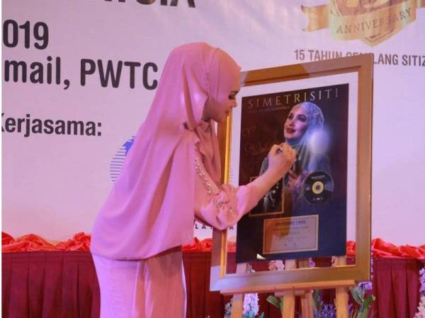 Foto Siti Nurhaliza Production