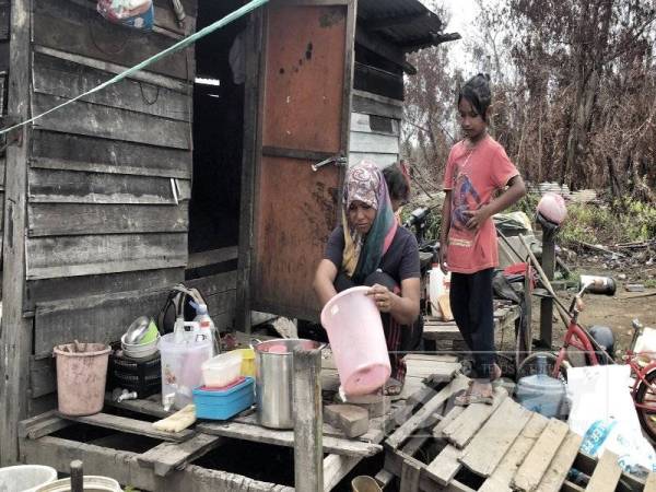 Inilah tempat Nor Azuha memasak dan membasuh.