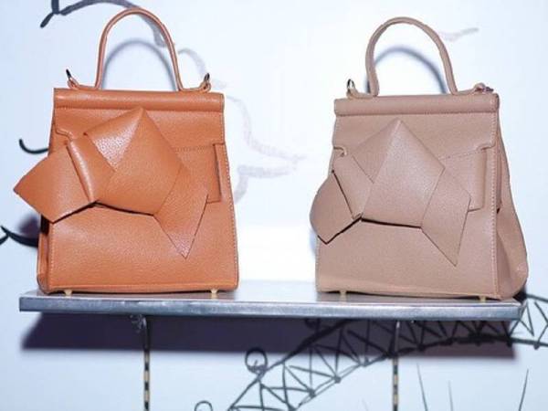 Reka bentuknya unik dan moden.