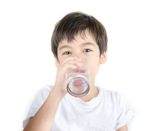 Penting mencukupkan keperluan air dalam tubuh kanak-kanak yang berpuasa. 