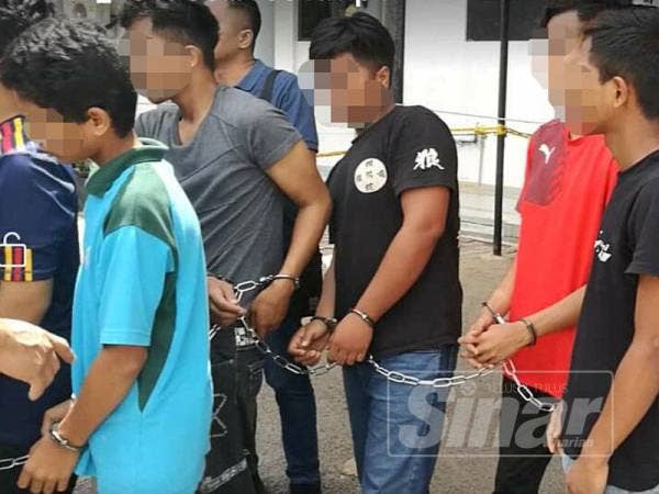 Lima ditahan termasuk tiga pelajar maahad tahfiz berhubung kehilangan peti besi sekolah mereka.