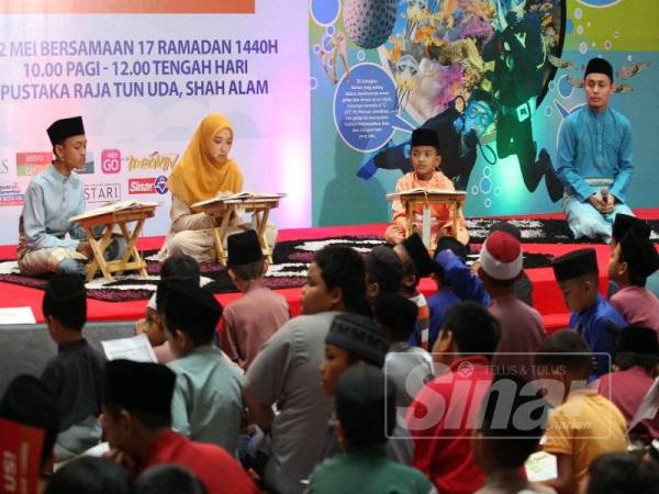 Peserta tahfiz muda dan juara tilawah al-Quran turut memperdengarkan bacaan surah al-Kahf ayat 1 hingga 10 yang dibaca secara berulang-ulang. - FOTO ASRIL ASWANDI SHUKOR